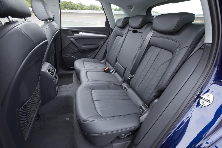 Интерьер Audi Q5 TFSI Quattro S-Line 2017 года  (JP) (фото 16 из 18)